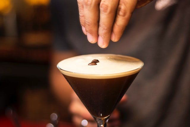 Espresso Martini cocktail maken